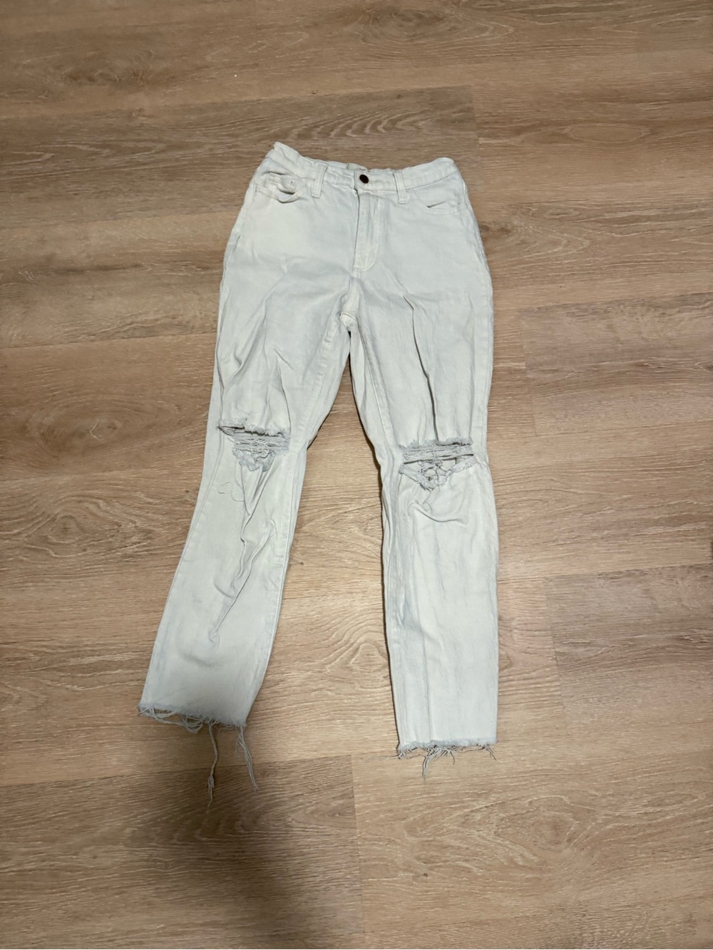 Universal Thread Light Off-White Distressed Ankle Jeans